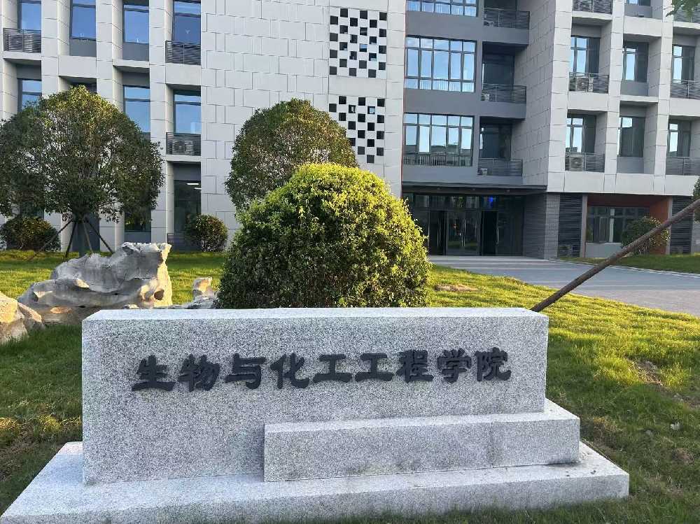 新乡县扬州职业大学体育场高杆灯项目